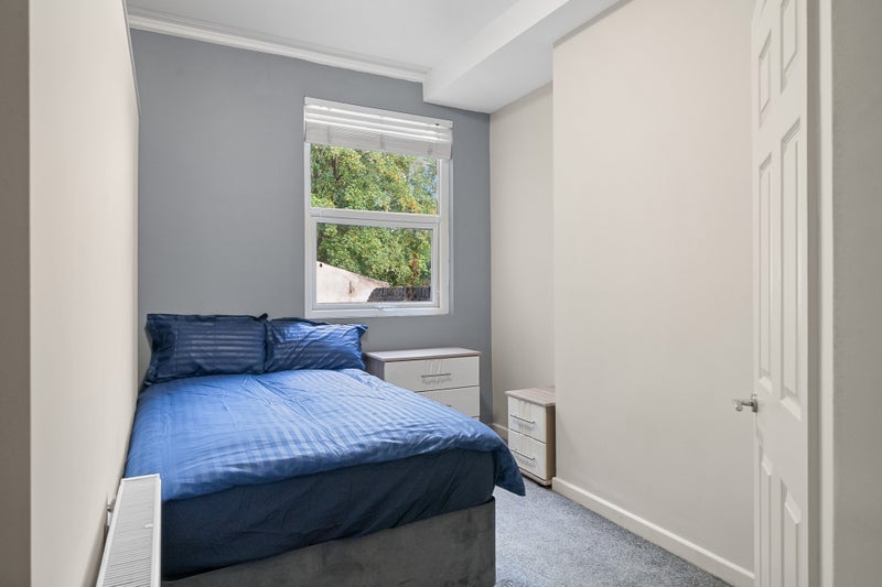 Room Warbreck Avenue in Liverpool