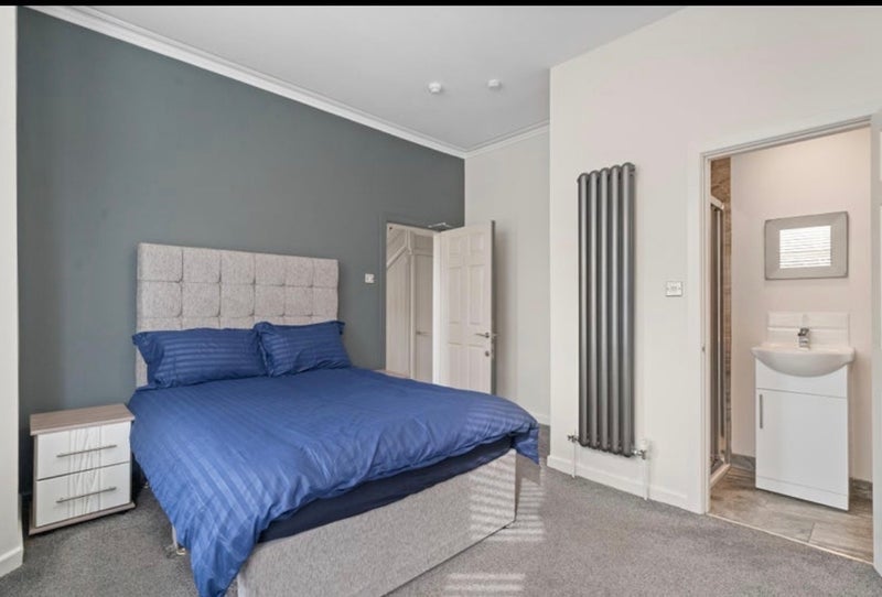 Room Warbreck Avenue in Liverpool