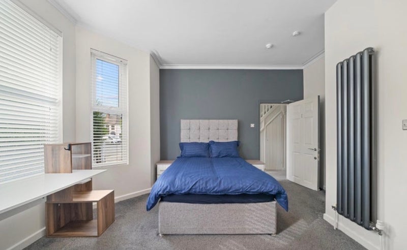 Room Warbreck Avenue in Liverpool
