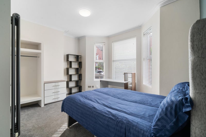 Room Warbreck Avenue in Liverpool