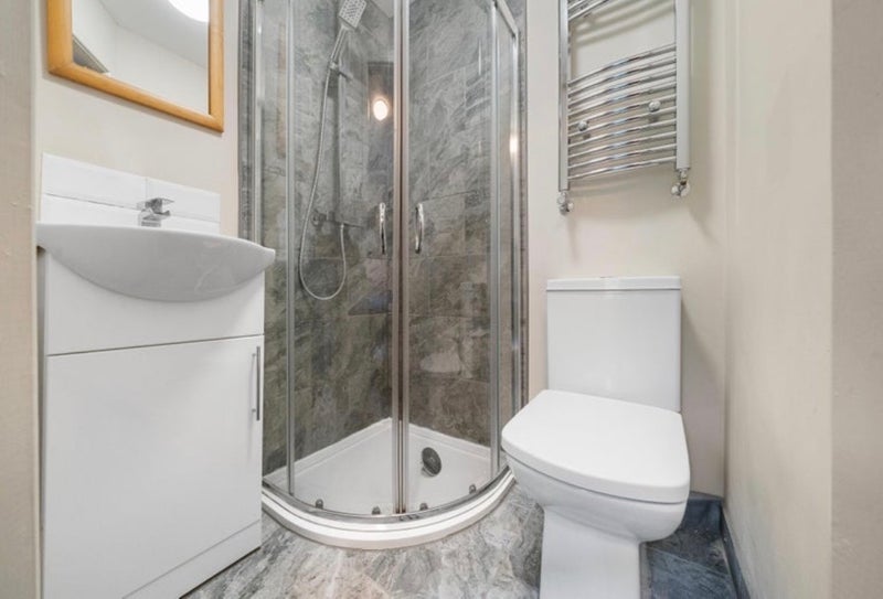 Room Warbreck Avenue in Liverpool