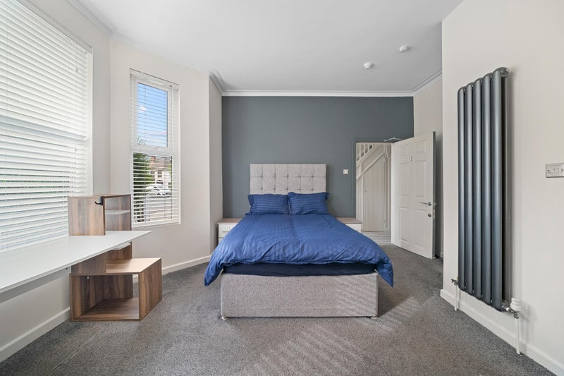 Room Warbreck Avenue in Liverpool