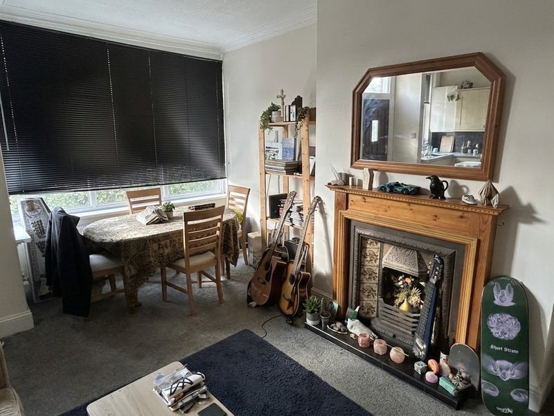 Room Graham Grove in Leeds