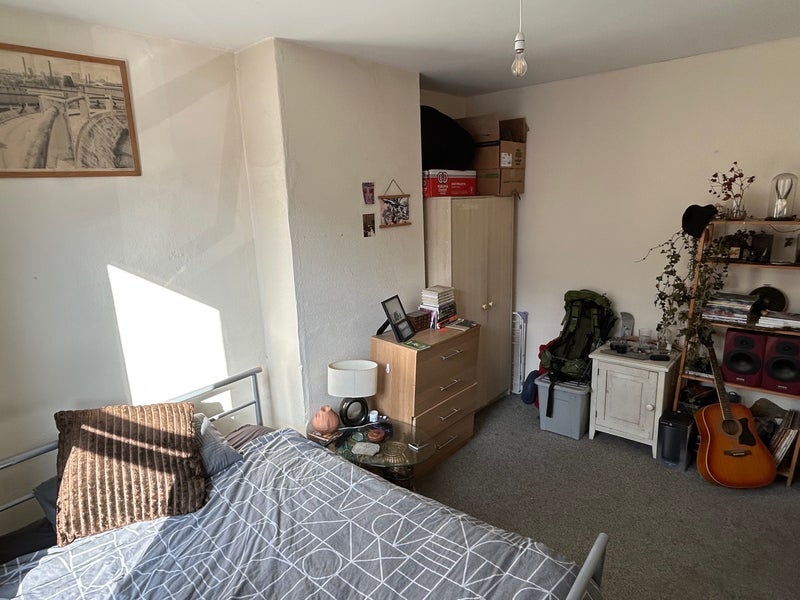 Room Graham Grove in Leeds