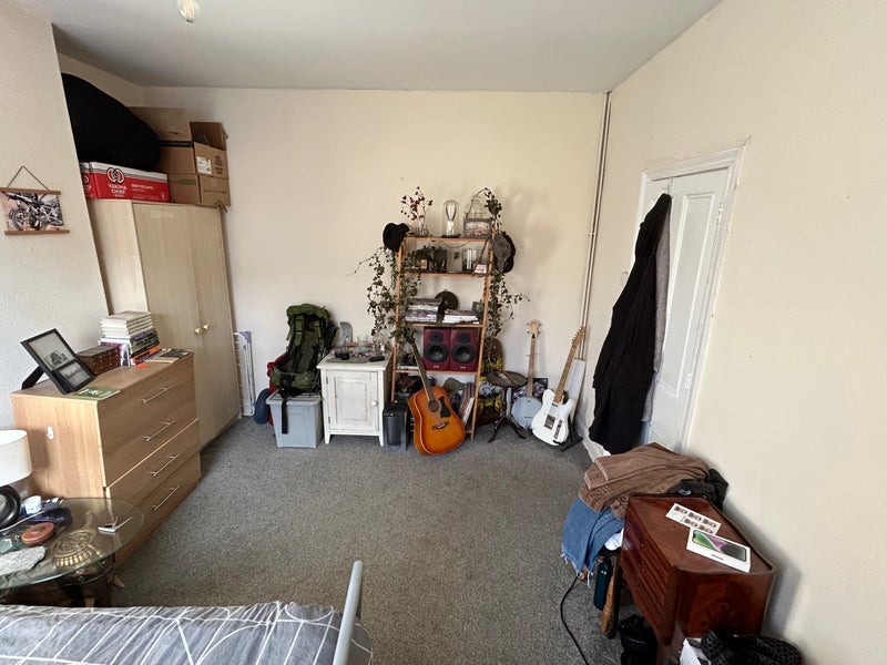 Room Graham Grove in Leeds