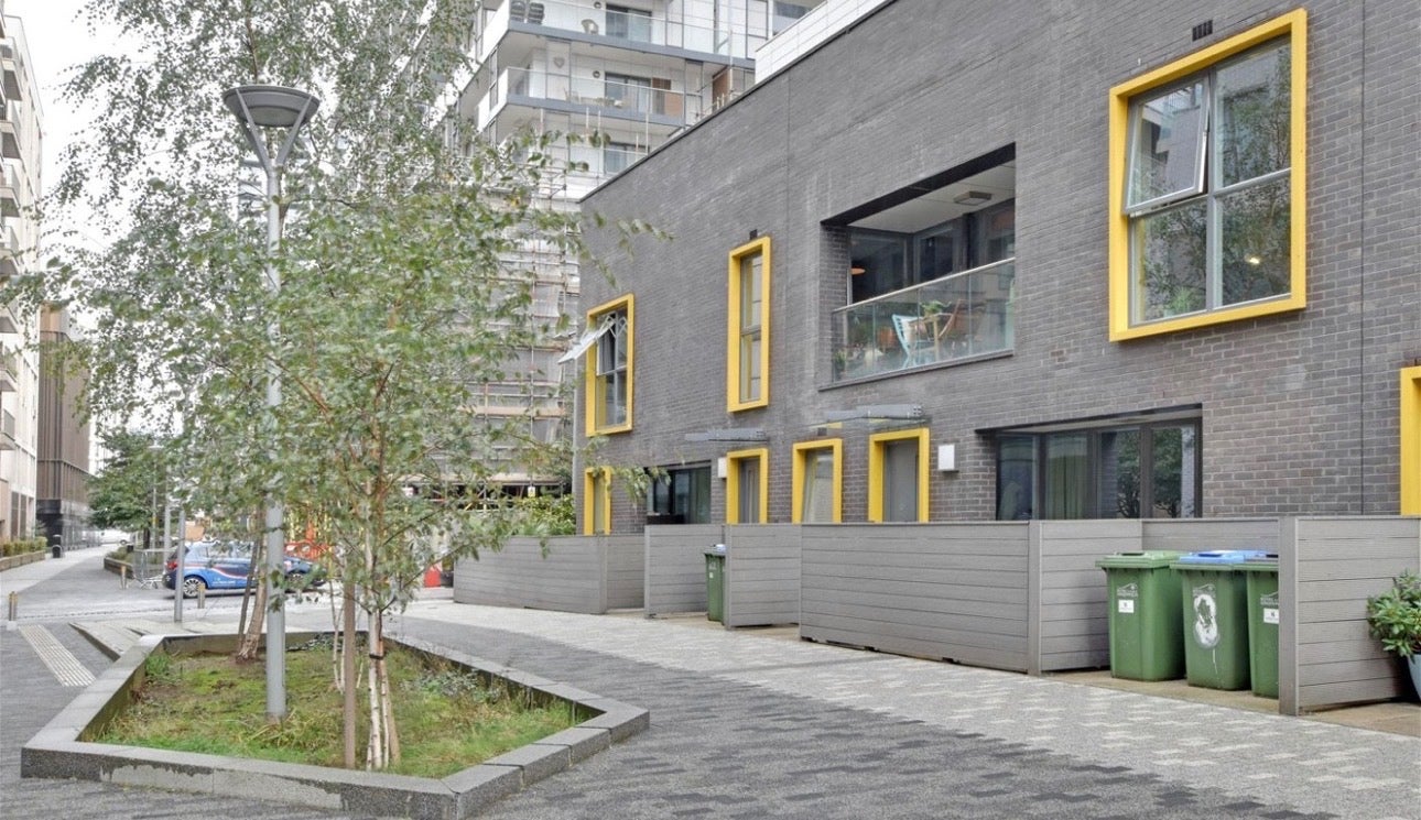 Flat Bessemer Place in Greater London
