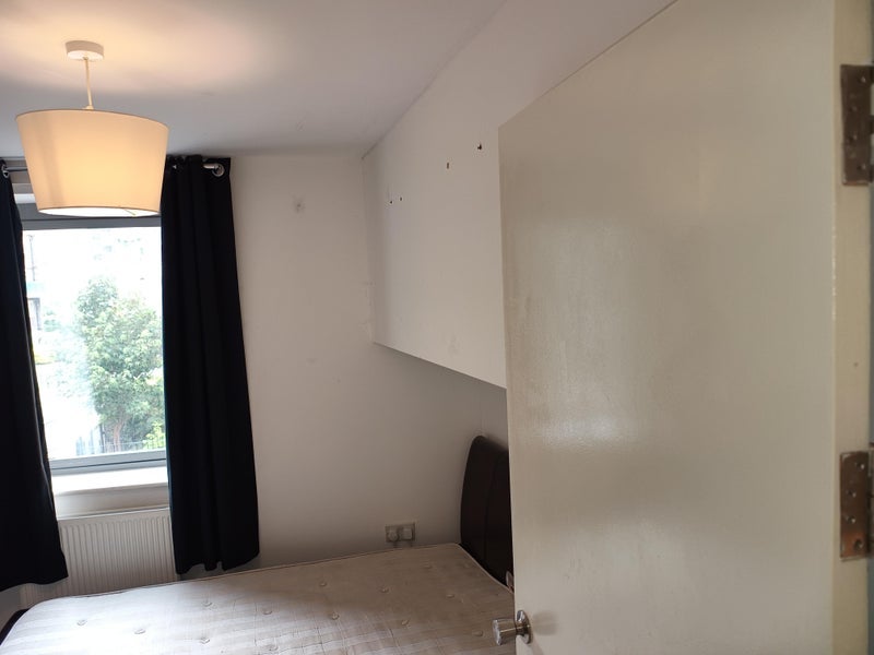 Room New North Road in Greater London