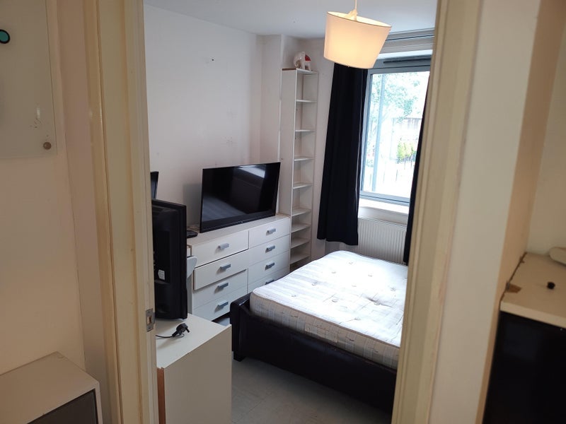 Room New North Road in Greater London