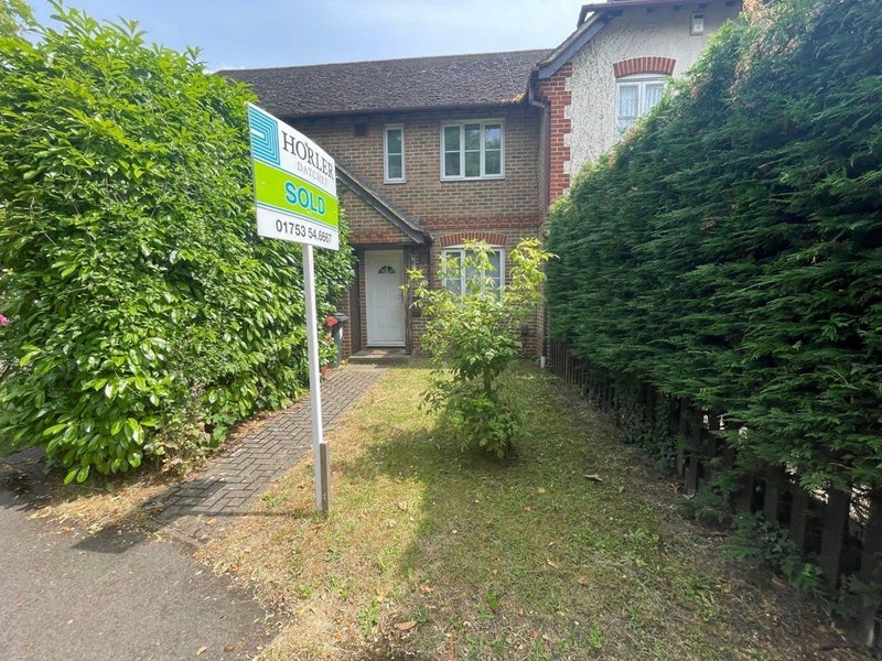 Room Vicarage Way in Slough