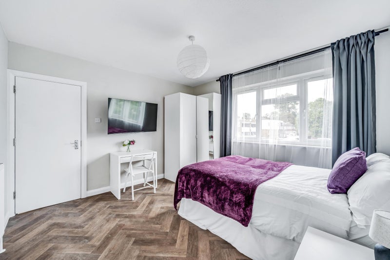 Room Chalklands in Greater London