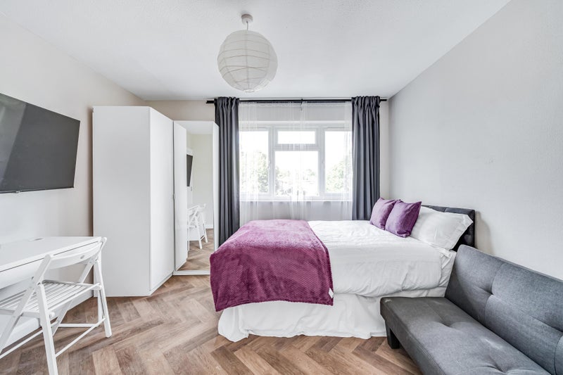 Room Chalklands in Greater London