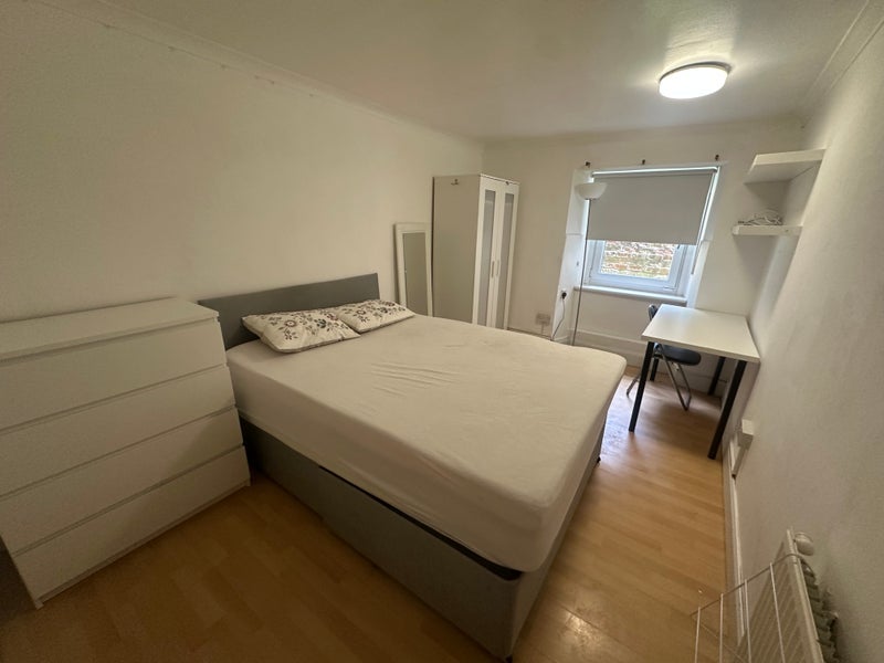 Room Kelvingrove Street in Glasgow