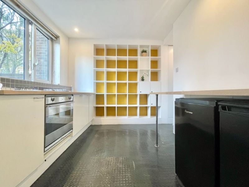 Flat Bermondsey Street in Greater London
