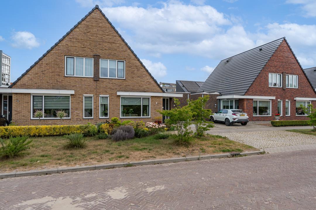 Twee-onder-één-kap te koop: Meineszstraat 37, Heerenveen