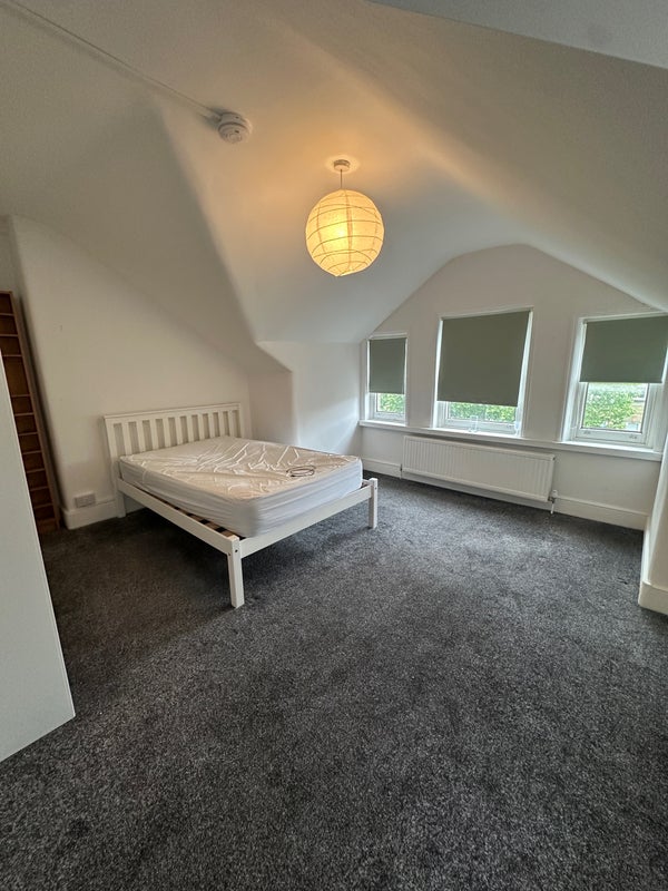 Flat Fellows Road in Greater London