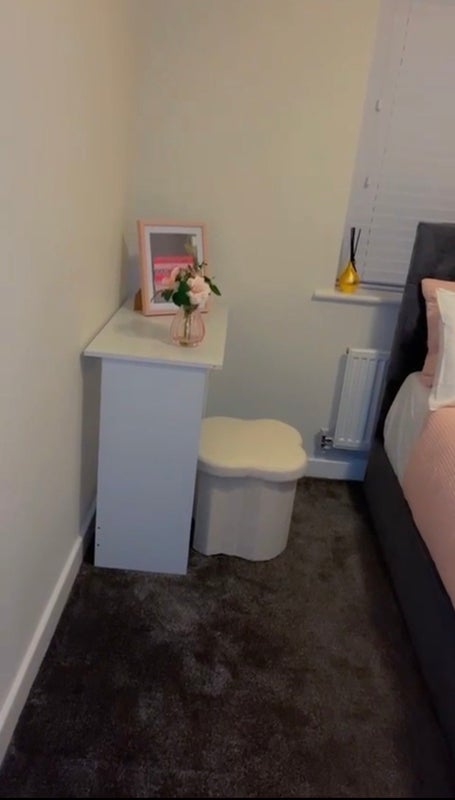 Room Blossom Way in Salford