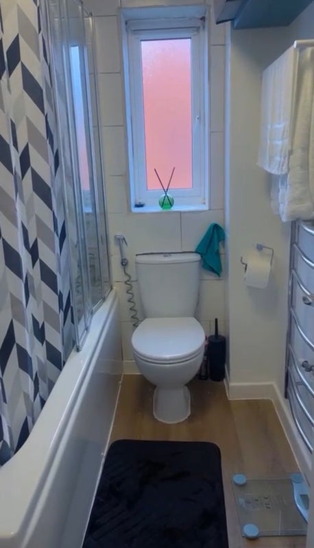 Room Blossom Way in Salford