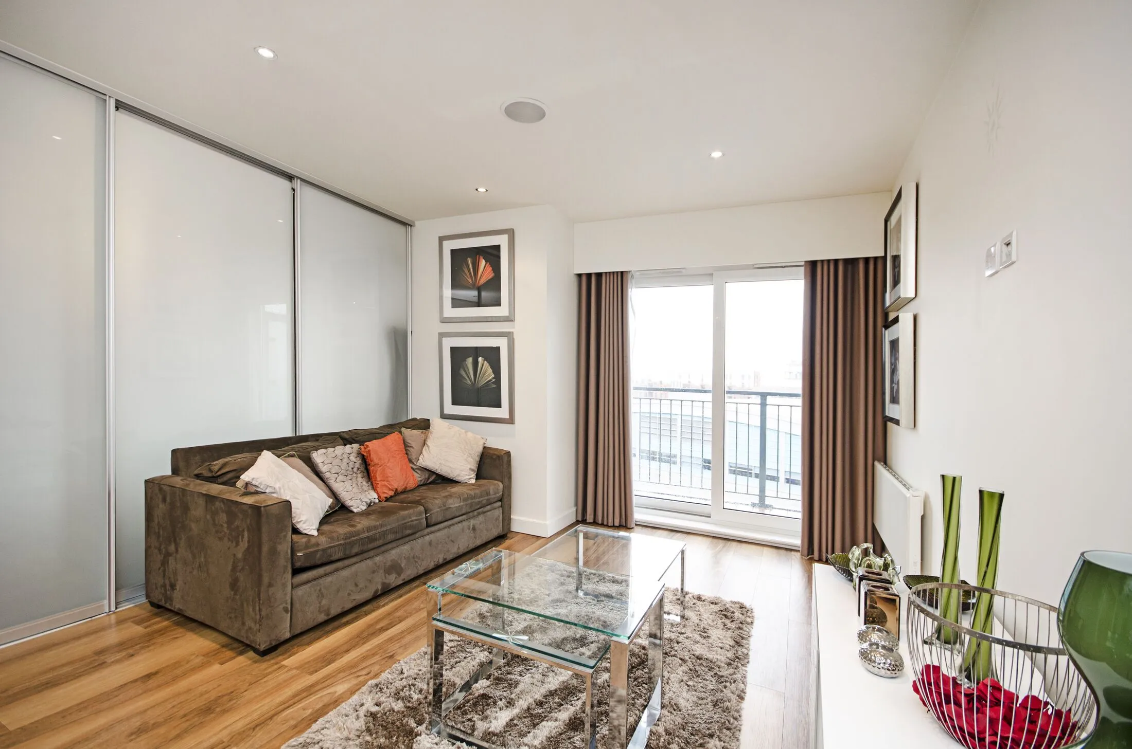 Flat Heritage Avenue in Greater London