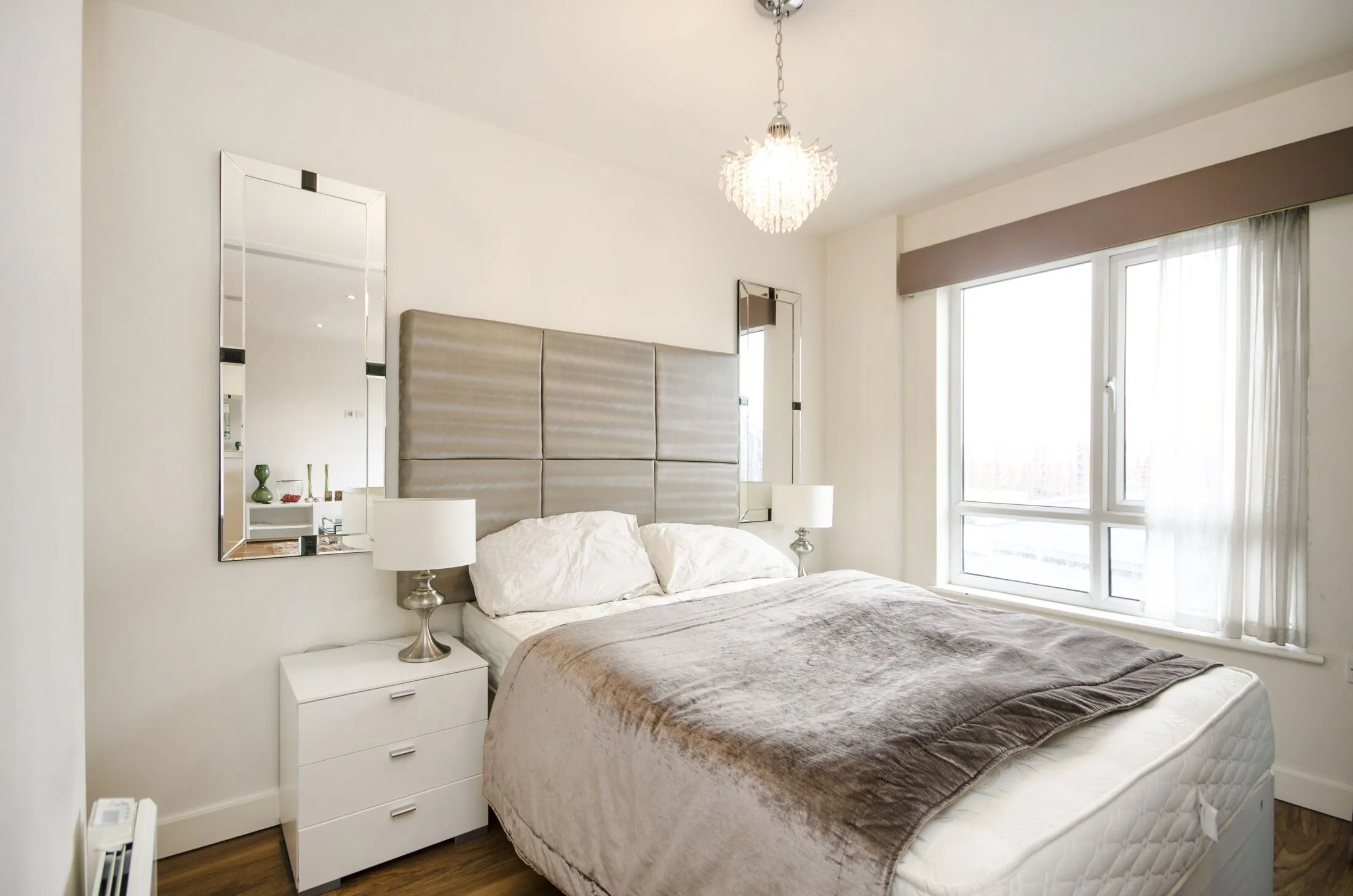 Flat Heritage Avenue in Greater London