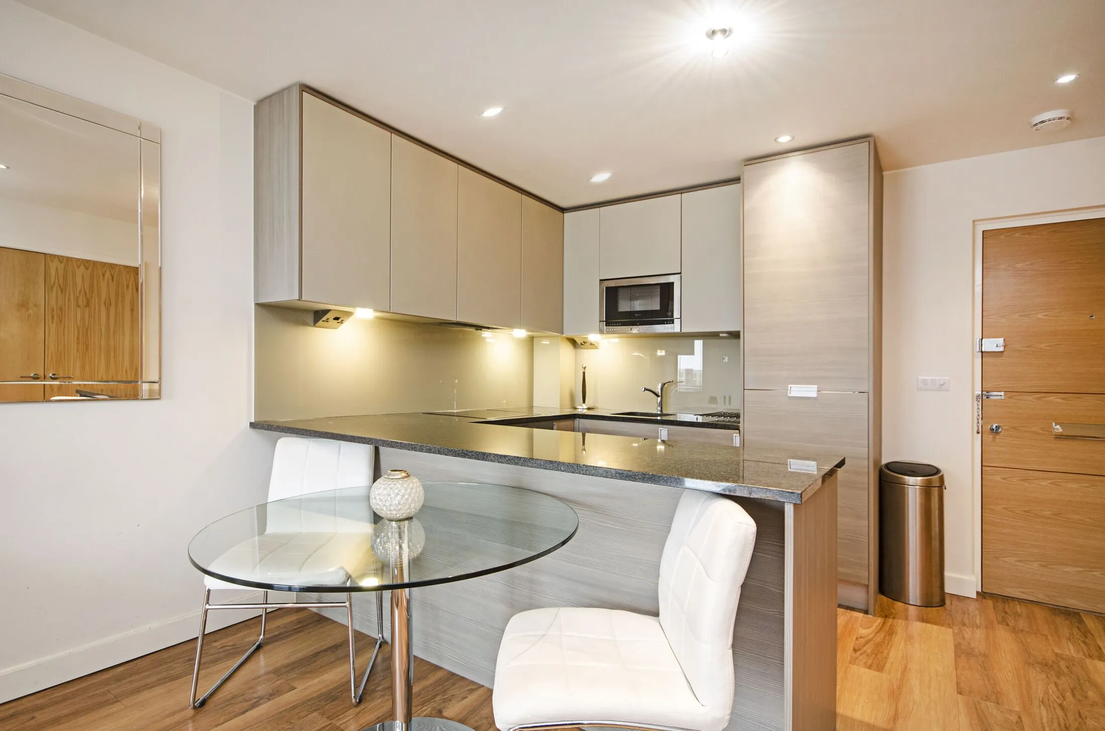 Flat Heritage Avenue in Greater London