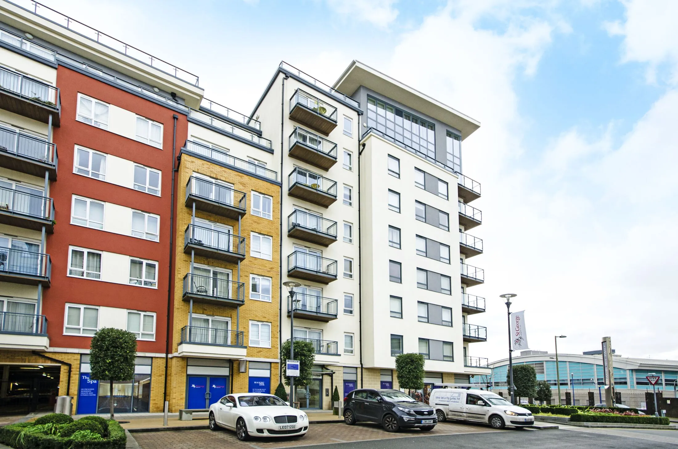 Flat Heritage Avenue in Greater London