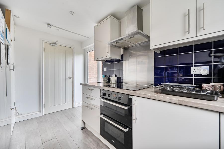 Room Fane Way in Maidenhead