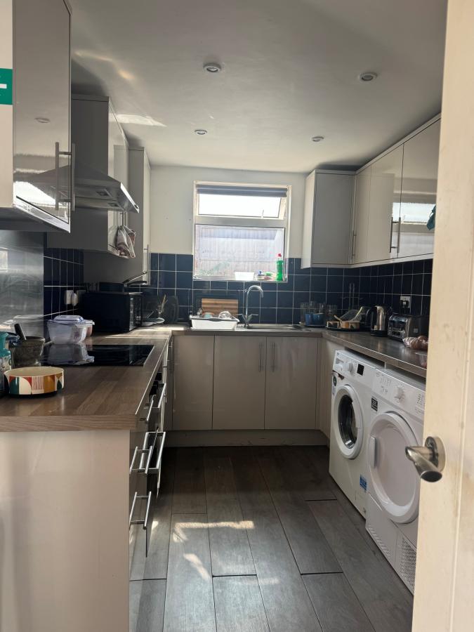 Room Fane Way in Maidenhead