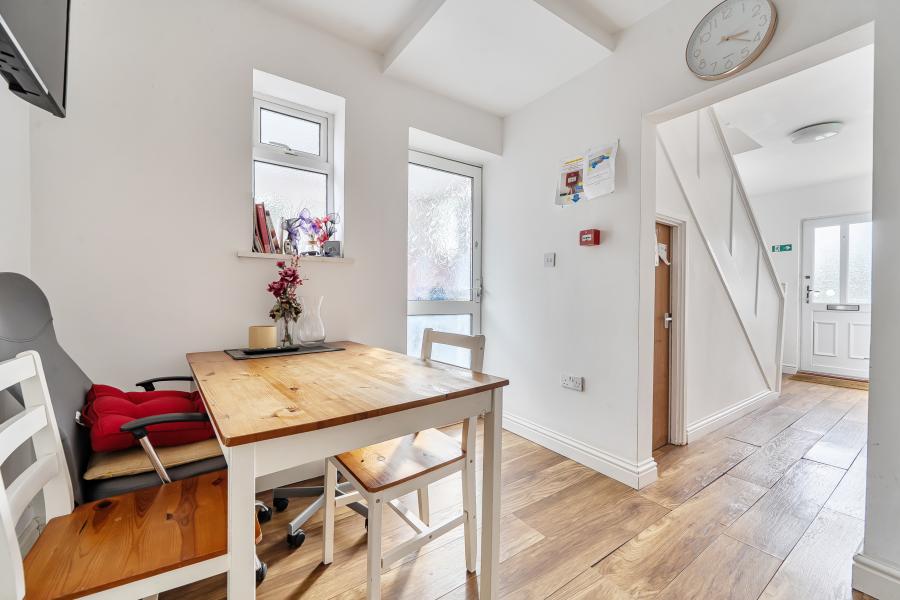 Room Fane Way in Maidenhead