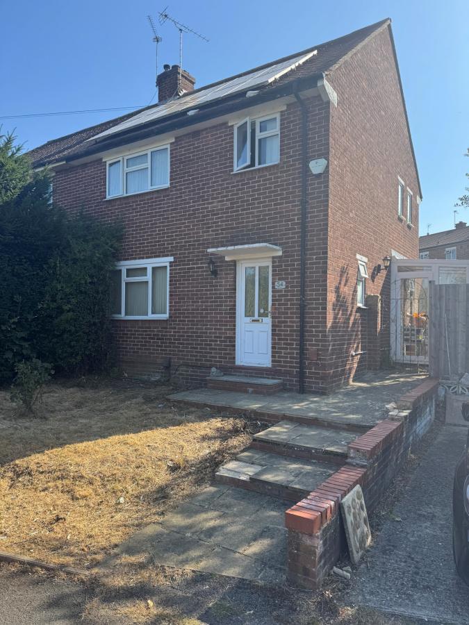 Room Fane Way in Maidenhead
