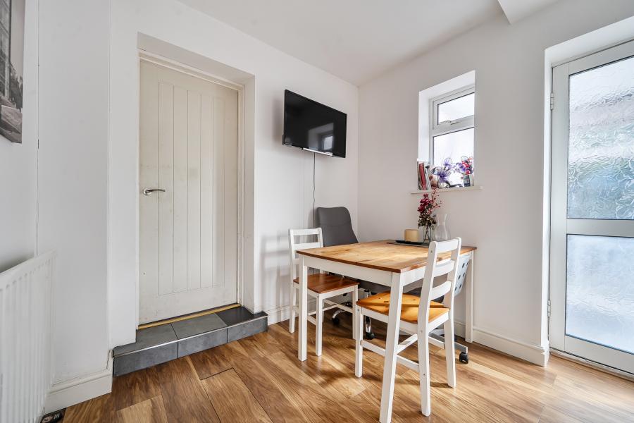 Room Fane Way in Maidenhead