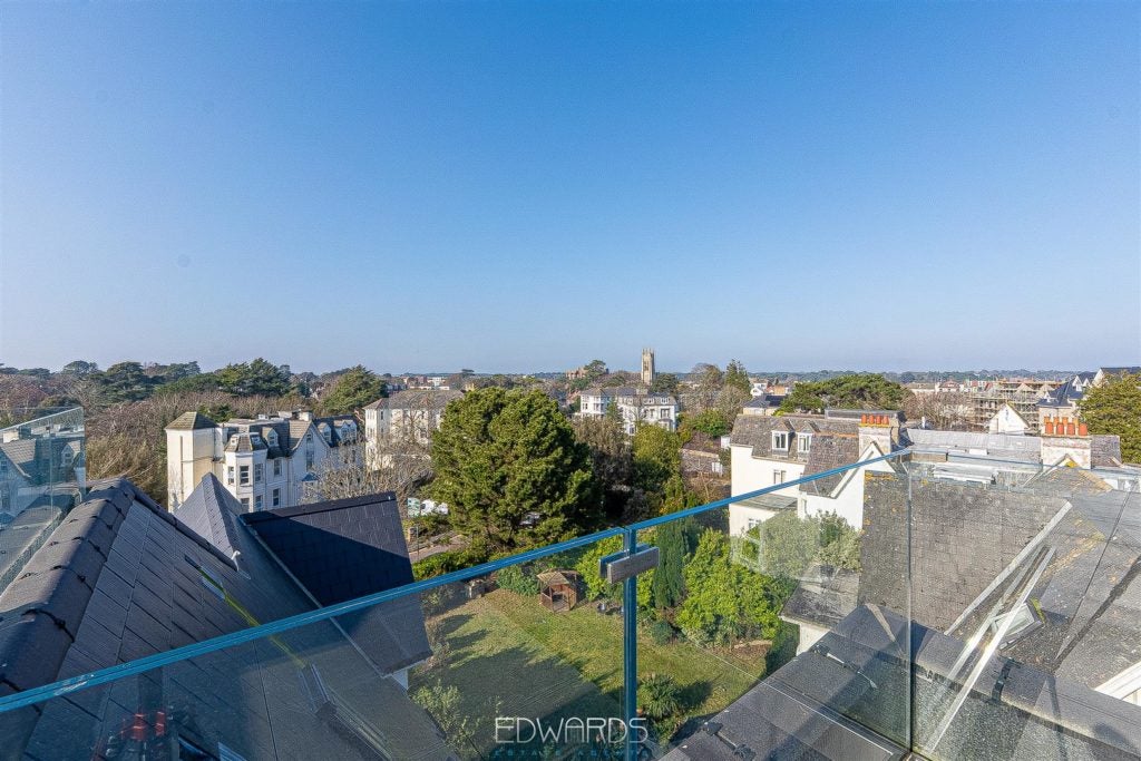 Flat Durley Road South in Bournemouth