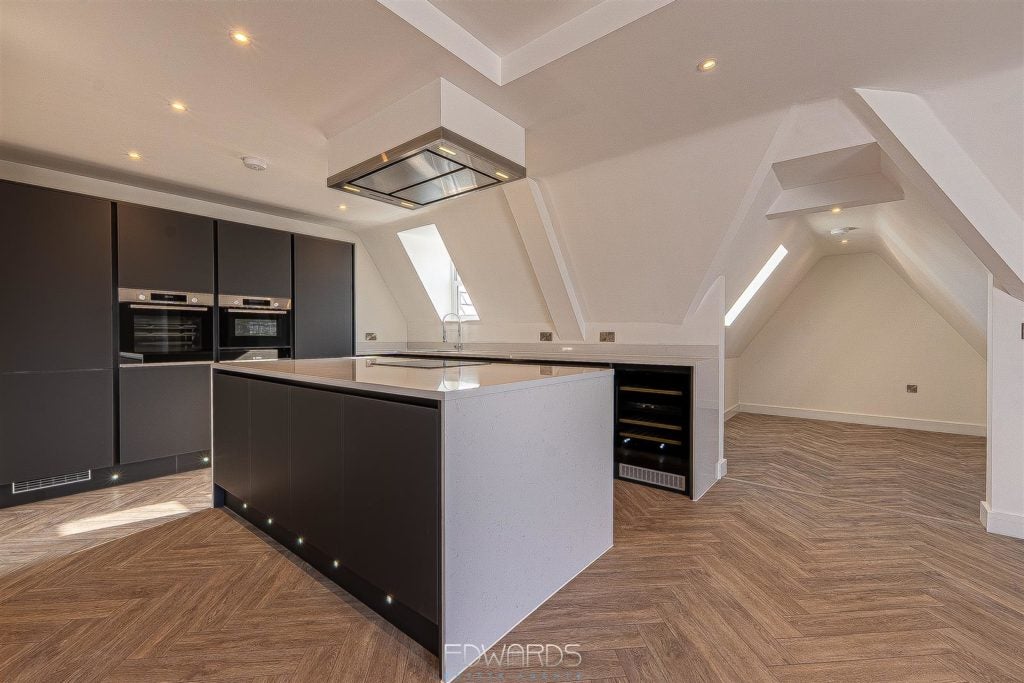 Flat Durley Road South in Bournemouth