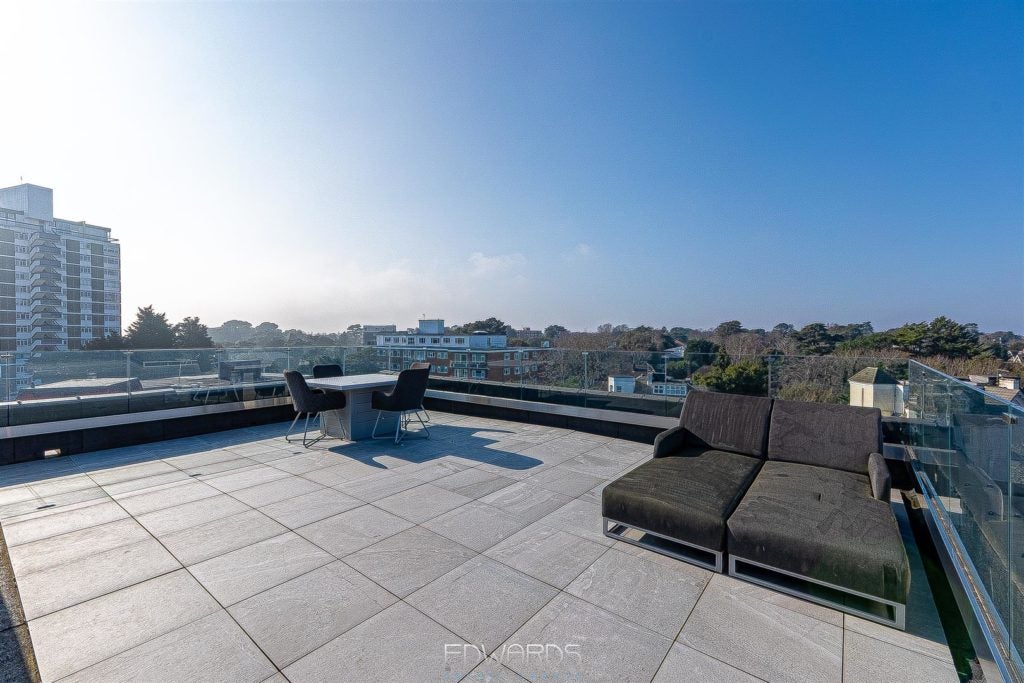Flat Durley Road South in Bournemouth