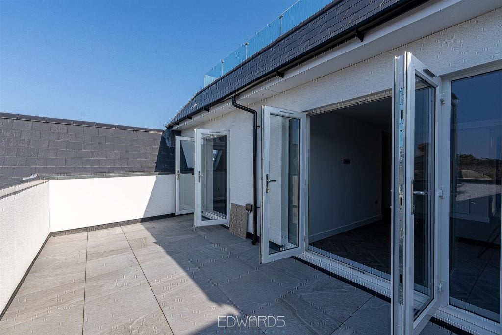 Flat Durley Road South in Bournemouth