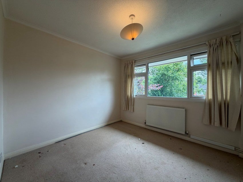 Flat Clivedon Place in Borough of Spelthorne