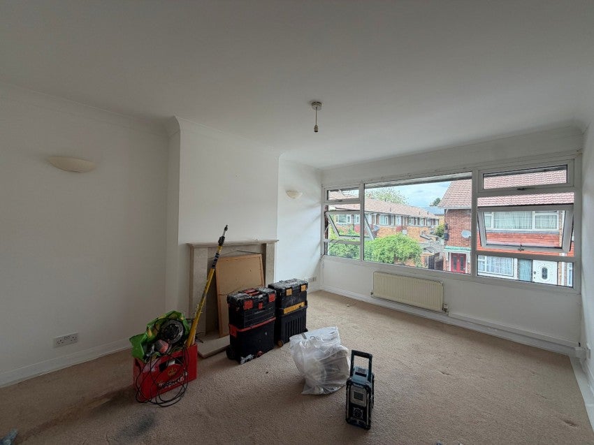 Flat Clivedon Place in Borough of Spelthorne