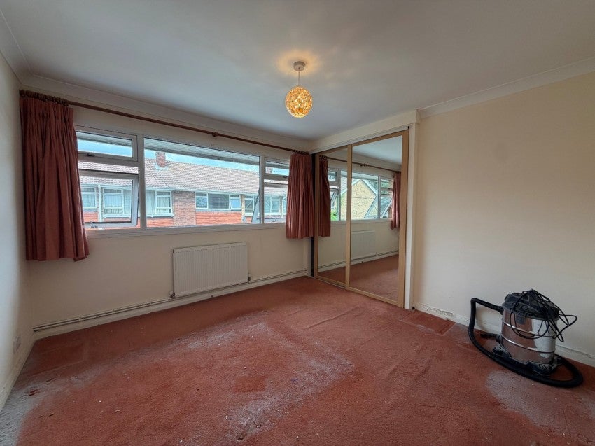 Flat Clivedon Place in Borough of Spelthorne