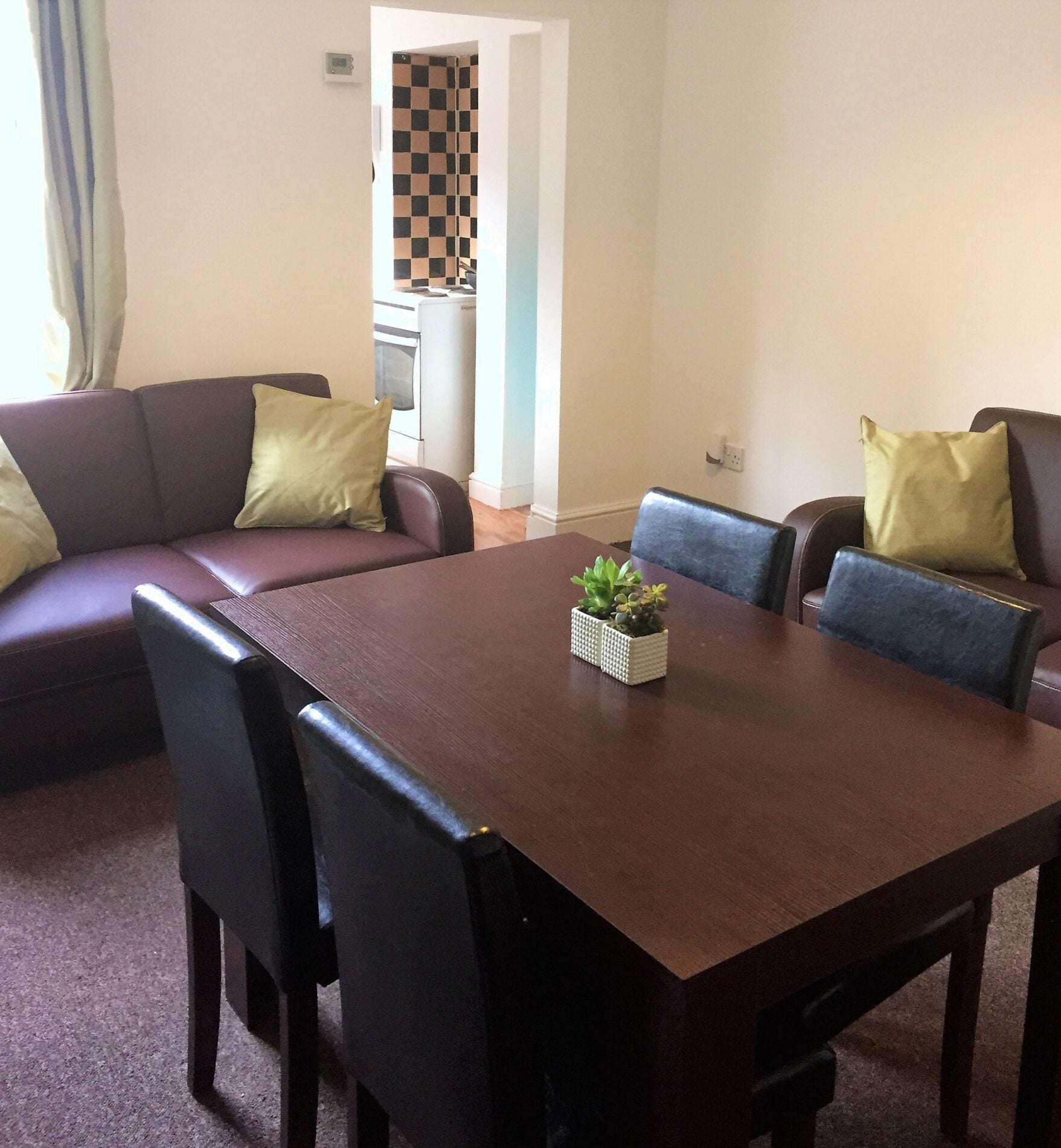 Room Avondale Street in Lincoln