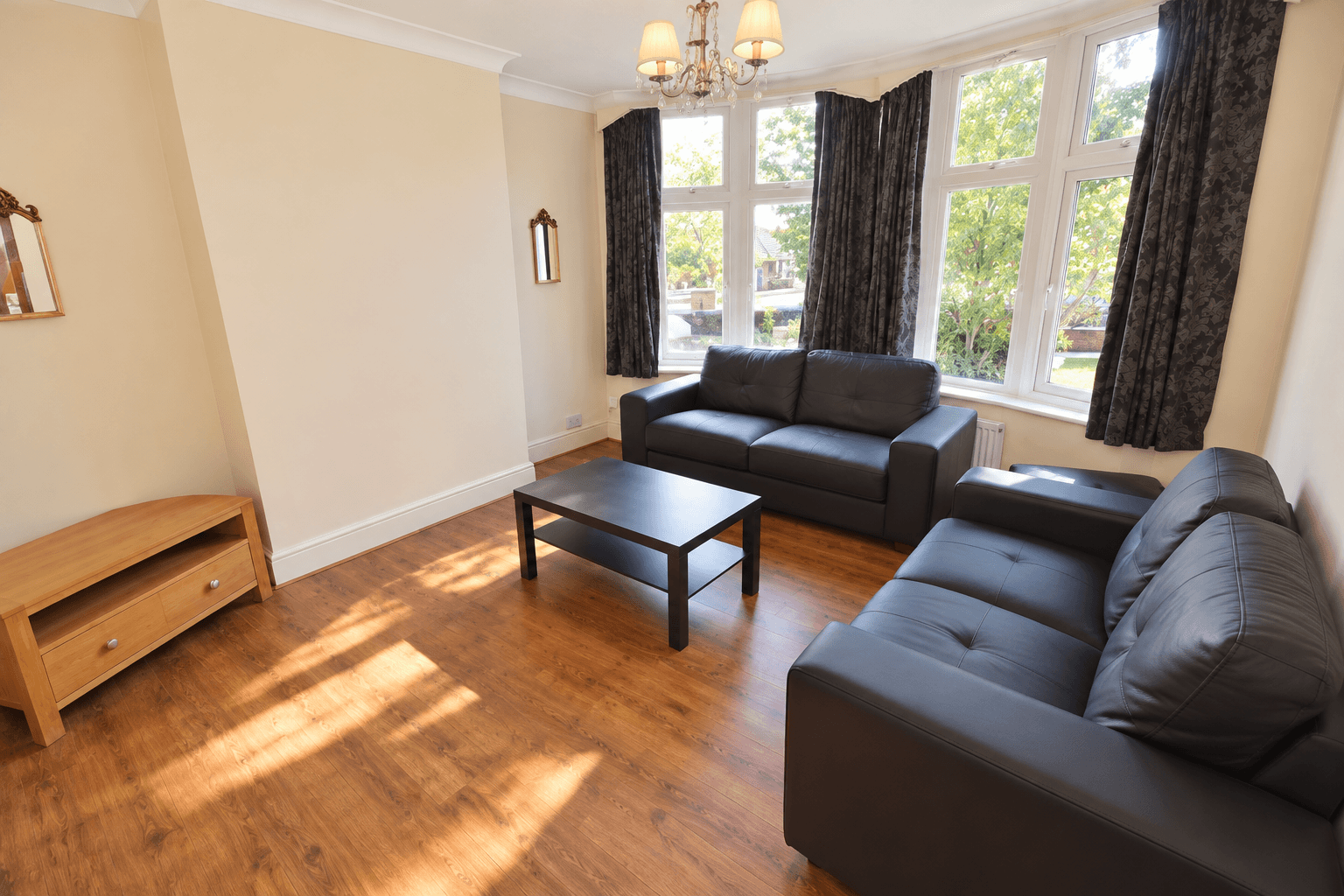 House Parrs Wood Road in Manchester