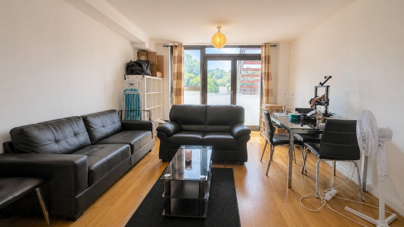 Room Trafalgar Road in Greater London