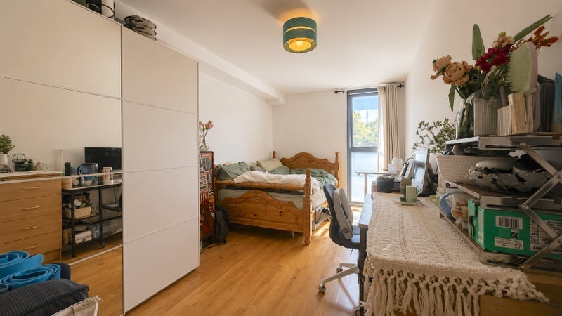 Room Trafalgar Road in Greater London