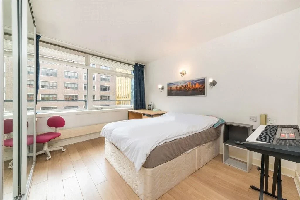 Flat St Giles Square in Greater London