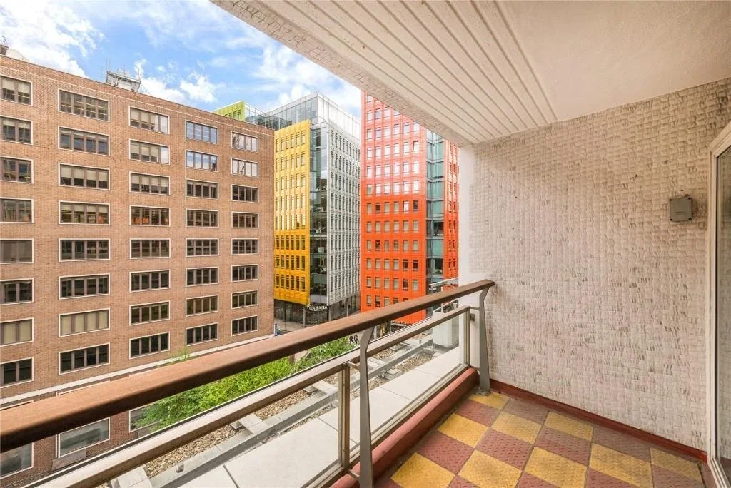 Flat St Giles Square in Greater London