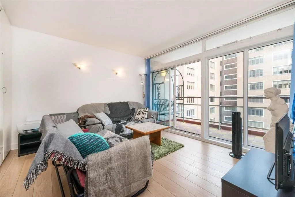 Flat St Giles Square in Greater London