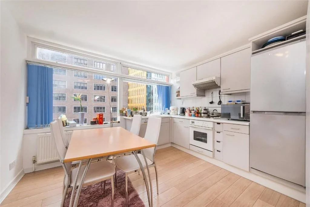 Flat St Giles Square in Greater London