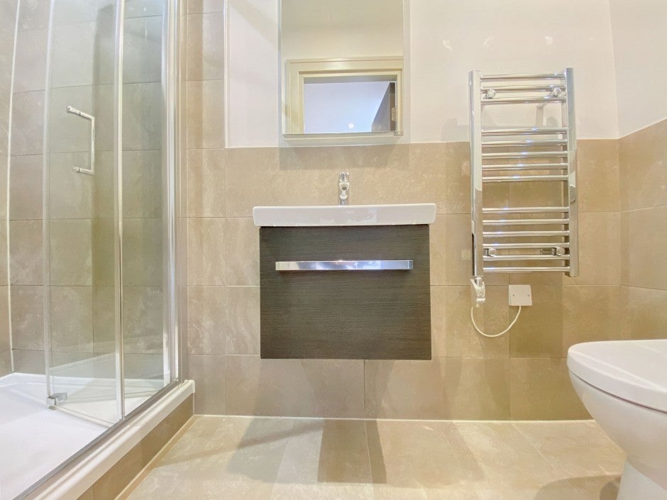 Flat Mercer Walk in Greater London