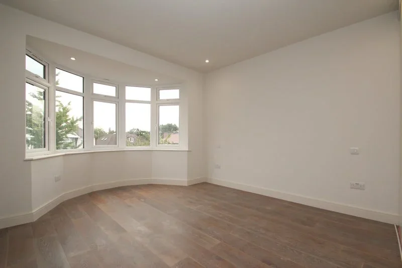 Flat Leeside Crescent in Greater London