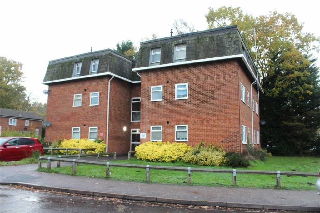 Flat New Barn Close in Hart
