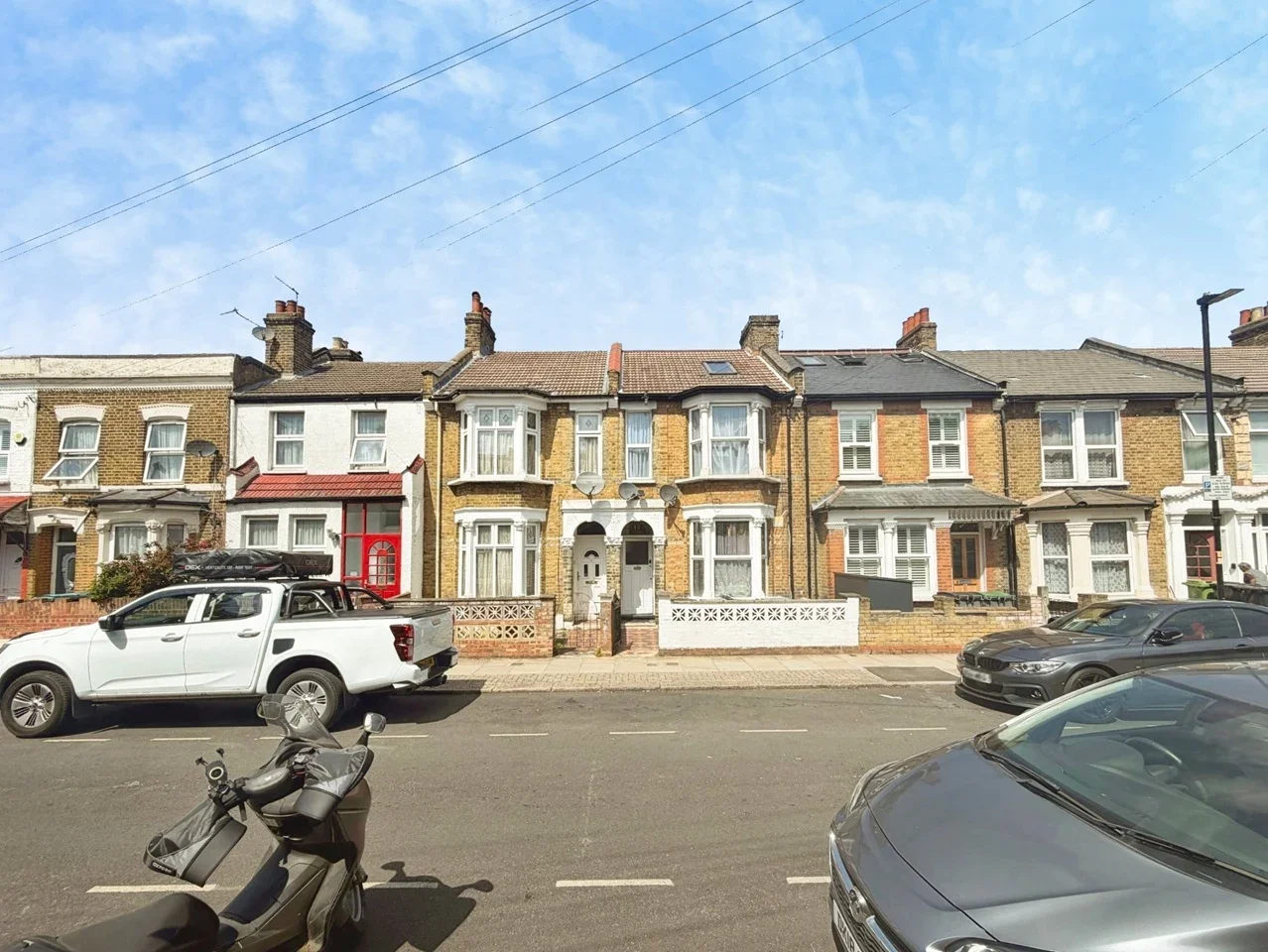Flat Foyle Road in Greater London