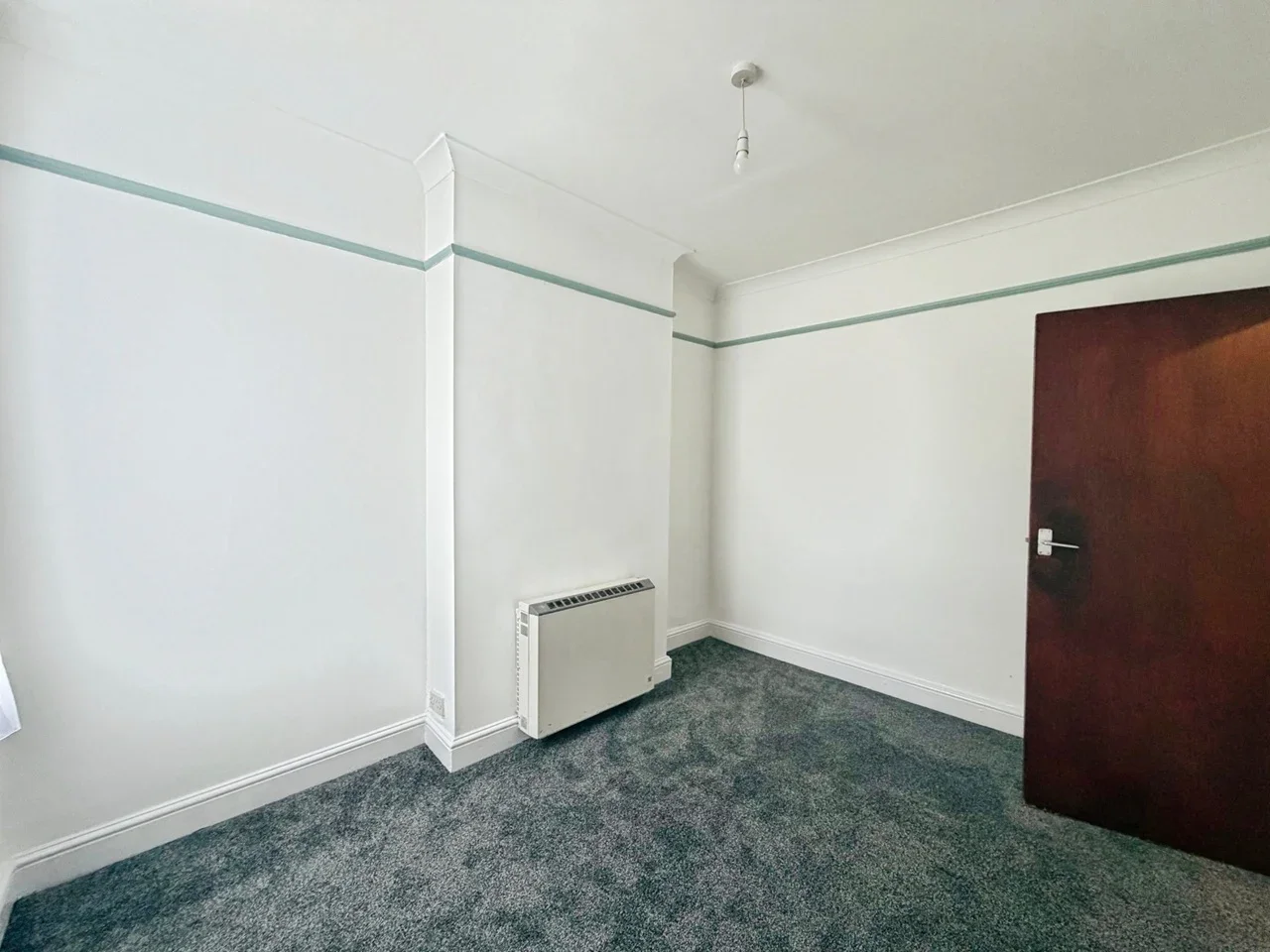 Flat Foyle Road in Greater London